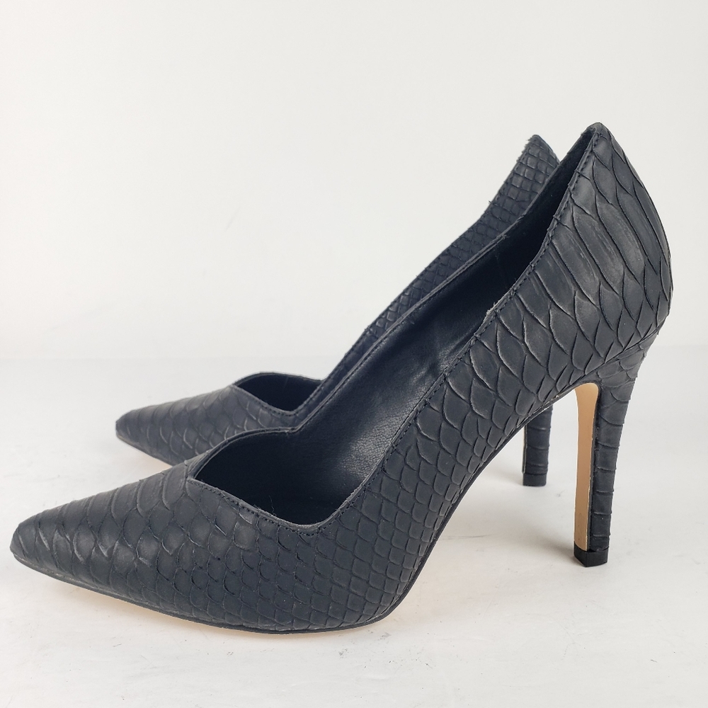 MIA Black Textured Byanka Pointed-toe Heel Size 7.5